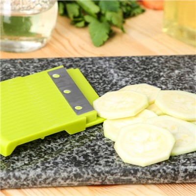 Овощерезка - шинковка со сменными насадками и контейнером Доляна Fresh Cook,, 6 насадок, 14×12.5×38.1 см, белая, зелёная
