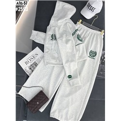 Костюм женский спортивный