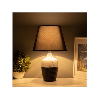 Лампа настольная «Строгие линии» 1×40 Вт Е27 черный/белый 25×25×40 см