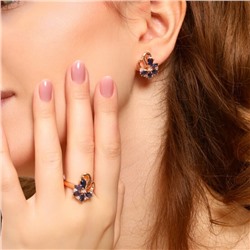 Комплект ювелирной бижутерии Дубайское золото с покрытием позолотой в форме цветов, серьги и кольцо 17 р, вставка: фианиты, цвет: синий, арт.213.704-17