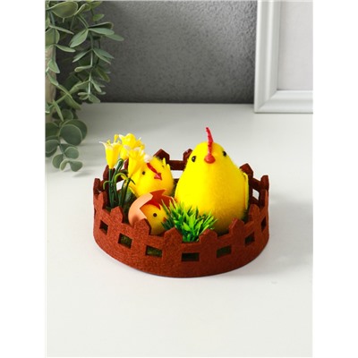 Фигурка пасхальная «Курочка с цыплятами на лужайке с забором», 12.5×12.5×8.5 см