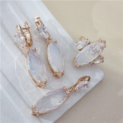 Комплект ювелирной бижутерии коллекция "Дубай" серьги, кулон и кольцо 17 р, покрытие позолота, вставка: стекло и фианиты, цвет: прозрачно-голубой и прозрачный, арт.414.244-17