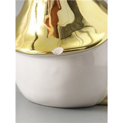 УЦЕНКА Сувенир керамика свет "Гном в золотом колпаке со звездой" белый 11,6х10,7х19,3 см