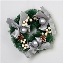 Венок новогодний d=24 см «Зимнее волшебство. Фестиваль блеска», с серебристыми бантами и шариками