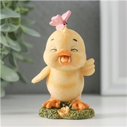 Фигурка полистоун «Утёнок с бабочкой на полянке», 6×5.5×9.5 см