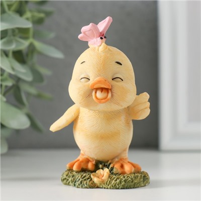 Фигурка полистоун «Утёнок с бабочкой на полянке», 6×5.5×9.5 см