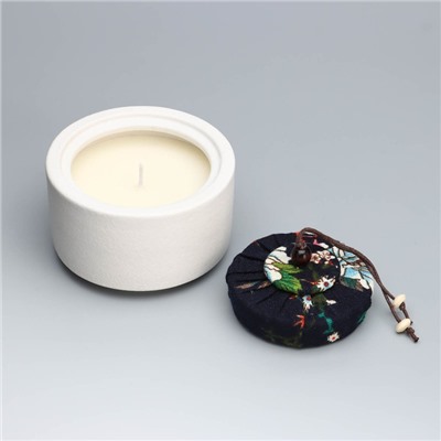 Ароматическая свеча в банке Soy WAX, английская груша и фрезия, белая, 9×9 см