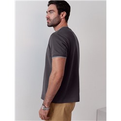 Футболка с V-вырезом из премиального хлопка с эластаном