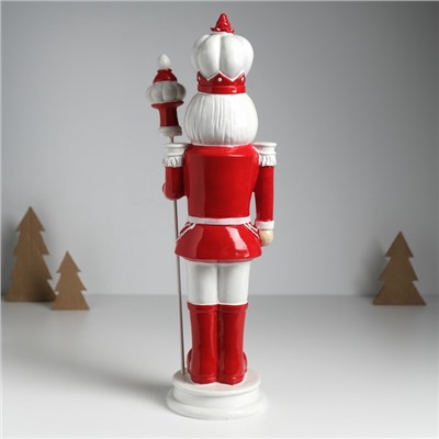 Фигурка полистоун «Щелкунчик в красно-белом мундире, с пикой», 11×11.5×36.5 см