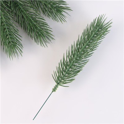 Ветка еловая зелёная, 22×4 см, набор 50 шт.