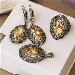 Комплект ювелирной бижутерии коллекция "Дубай" серьги, кулон и кольцо 17 р, покрытие посеребрение, вставка: стекло и марказиты, цвет: шампань и графитовый, арт.414.164-17