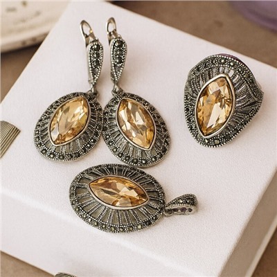 Комплект ювелирной бижутерии коллекция "Дубай" серьги, кулон и кольцо 19 р, покрытие посеребрение, вставка: стекло и марказиты, цвет: шампань и графитовый, арт.414.164-19