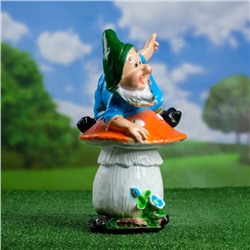 Садовая фигура из гипса «Гном на мухоморе на животе», 37×22 см