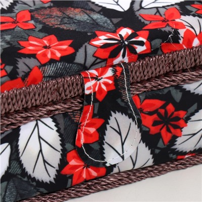 Шкатулка для рукоделия и шитья «Пуансеттия на чёрном», хранение ниток, иголок, мелочи, 18×12×9.5 см