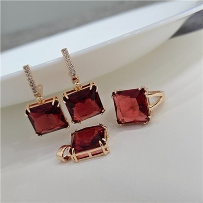 Комплект ювелирной бижутерии коллекция "Дубай" с крупным камнем серьги, кулон и кольцо 19 р, покрытие позолота, вставка: фианит, цвет: рубиновый и прозрачный, арт.313.285-19
