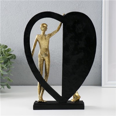 Фигурка полистоун «Влюблённые у большого сердца», золото с чёрным, 20×4.5×27.5 см
