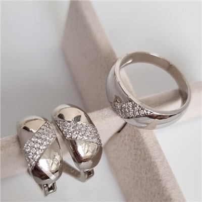 Комплект ювелирной бижутерии серьги и кольцо 18 р, покрытие посеребрение, вставка: фианиты, цвет: прозрачный, арт.213.956-18