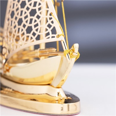 Сувенирная модель корабля металлическая «Парусник», под золото, 11 см