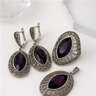 Комплект ювелирной бижутерии коллекция "Дубай" серьги, кулон и кольцо 20 р, покрытие посеребрение, вставка: стекло и марказиты, цвет: фиолетовый и графитовый, арт.414.163-20
