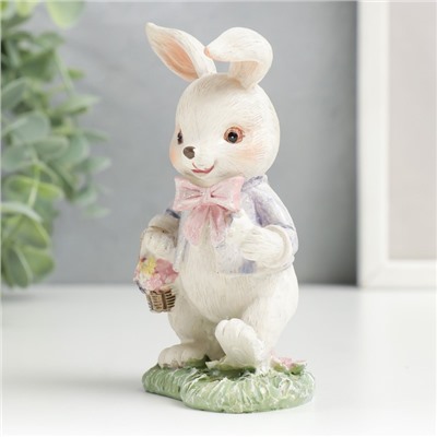 Фигурка полистоун «Нарядный зайчик с корзиной цветов на полянке», 11.5×5.5×7 см