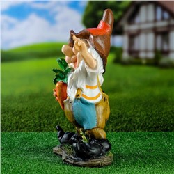 Садовая фигура из полистоуна «Гном с морковкой», 19×38 см, МИКС