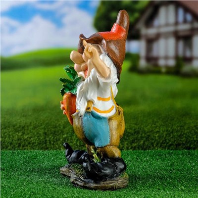 Садовая фигура из полистоуна «Гном с морковкой», 19×38 см, МИКС