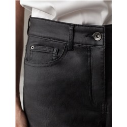 Брюки mom fit из эластичного хлопка с покрытием под кожу