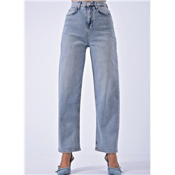 Женские джинсы с потертостями CRACPOT