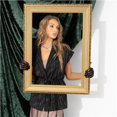 Жилет нарядный на подкладе, Слишком модно (неповторимый)