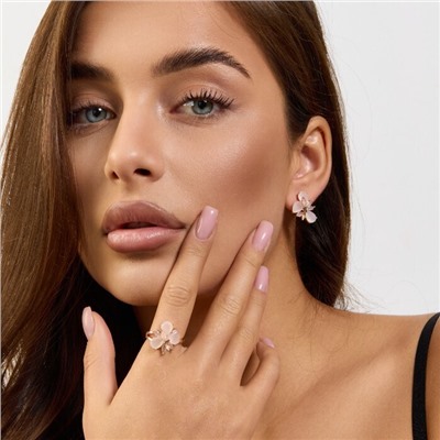 Комплект ювелирной бижутерии коллекция "Дубай" серьги и кольцо 19 р, покрытие позолота, вставка: стекло, цвет: молочный матовый, арт.215.558-19