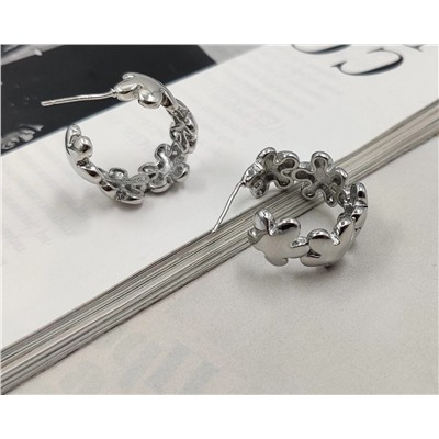 Серьги стильные