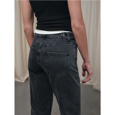 Актуальная коллекция CONTE CON-847 Чёрные джинсы mom с декоративными патами на талии