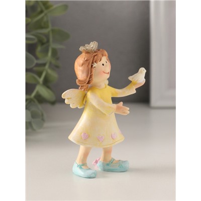 Фигурка полистоун «Принцесса-ангел в жёлтом платье с голубкой в руке», 7×4×10 см