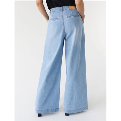 Широкие джинсы с защипами из эластичного денима средней плотности