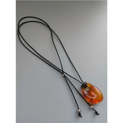 Кулон на шнурке