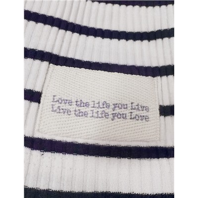 Платье из трикотажа в широкий рубчик с разрезами