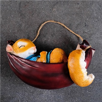 Садовая фигура из полистоуна «Белка в гамаке», подвесная, 29×13×17 см