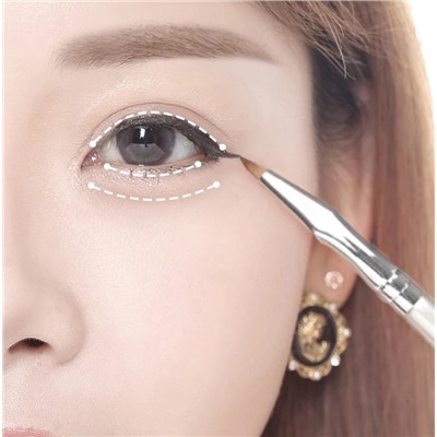 Изогнутая кисть для подводки