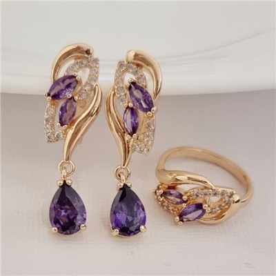 Комплект ювелирной бижутерии коллекция "Дубай" серьги и кольцо 18 р, покрытие позолота, вставка: фианиты и цирконы, цвет: фиолетовый и прозрачный, арт.215.742-18