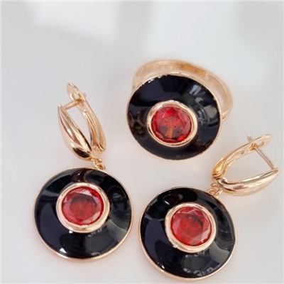 Комплект ювелирной бижутерии коллекция "Дубай" серьги и кольцо 20 р, покрытие позолота, вставка: цветная эмаль и крупный фианит, цвет: оранжево-красный и черный, арт.215.344-20