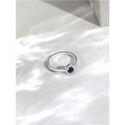 Кольцо из серебра с сапфиром и фианитами родированное К-038р