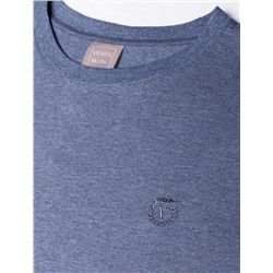 Базовая футболка с вышивкой