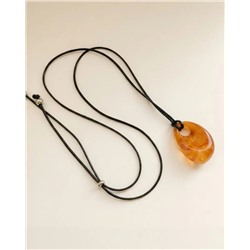 Кулон на шнурке