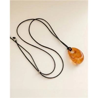 Кулон на шнурке