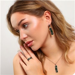 Крупный комплект ювелирной бижутерии серьги, кулон и кольцо 18 р, покрытие: посеребрение, вставка: фианиты и зеленый эмаль, арт.213.910-18
