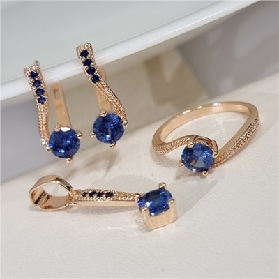 Комплект ювелирной бижутерии коллекция "Дубай" серьги, кулон и кольцо 18 р, покрытие позолота, вставка: фианиты, цвет: синий, арт.314.911-18