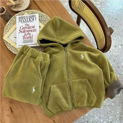 Спортивный костюм #23060630