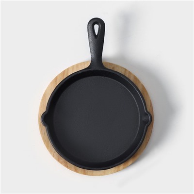 Сковорода чугунная «Авиньон», 21.5×15.5×2.5 см, с 2 сливами, на деревянной подставке