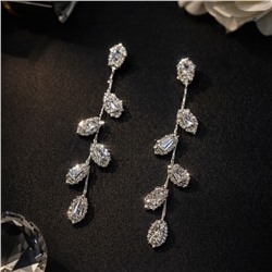 Серьги бижутерия висячие вечерние с камнями, цвет: серебристый и прозрачный, арт.012.064