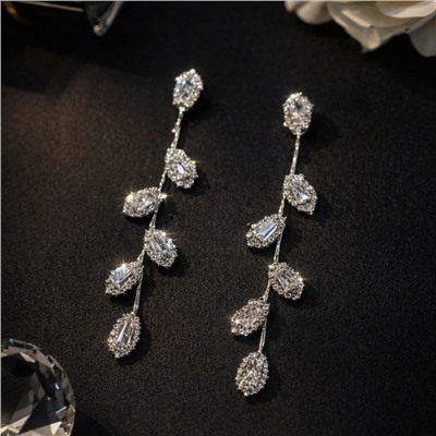 Серьги бижутерия висячие вечерние с камнями, цвет: серебристый и прозрачный, арт.012.064